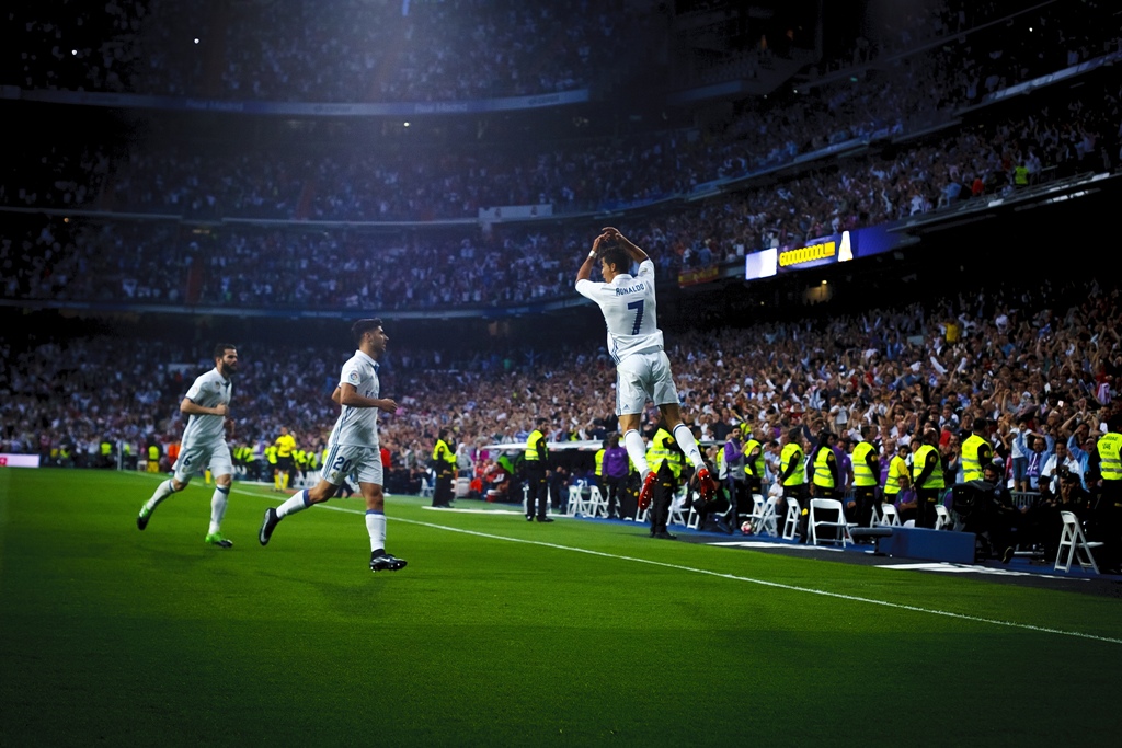 Cristiano Ronaldo (7) of Real Madrid celebrates after scoring a goal during the La Liga match between Real Madrid and Sevilla at Santiago Bernabeu Stadium in Madrid, Spain on May 14, 2017. Guillermo Martinez - AA
