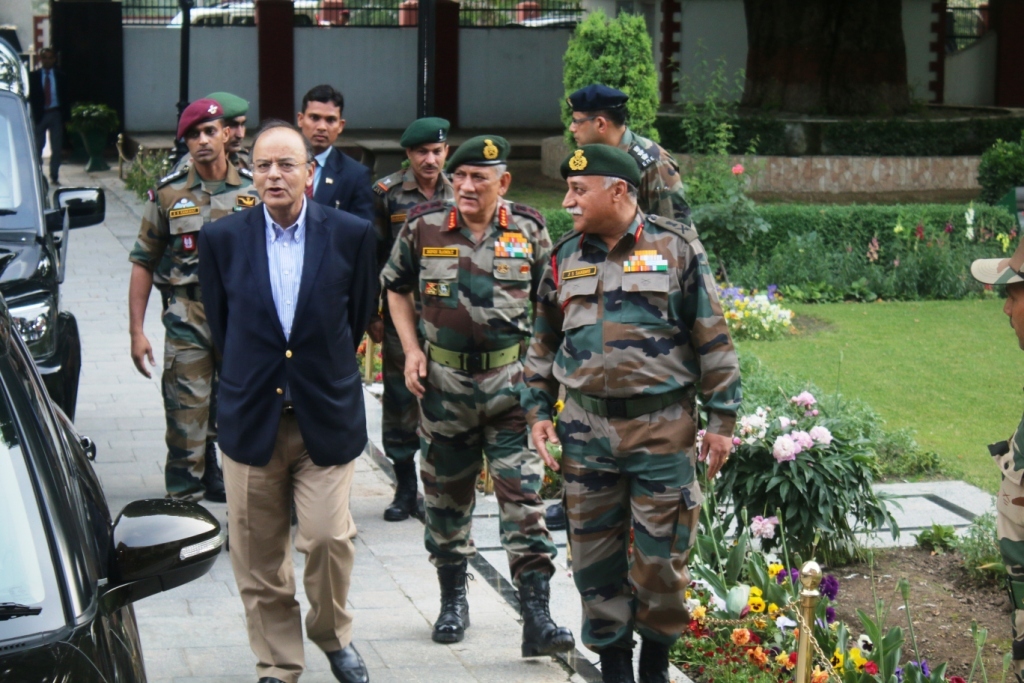  Defence Minister Arun Jaitley, Army chief review security in J&K