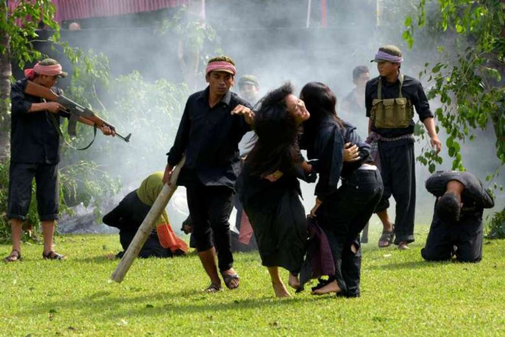 Cambodian fine arts school students take part in a performance to mark the annual 'Day of Anger' at the Choeung Ek killing fields memorial in Phnom Penh on May 18, 2017. PHOTO: AFP