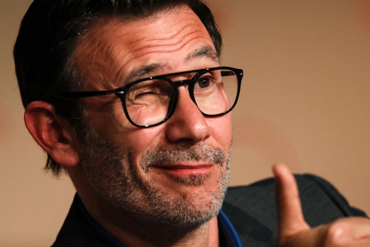 French director Michel Hazanavicius gives the thumbs-up while attending on May 21, 2017 a press conference for the film 'The Redoubtable (Le Redoutable)' at the 70th edition of the Cannes Film Festival in Cannes, southern France.  AFP / Laurent Emmanuel