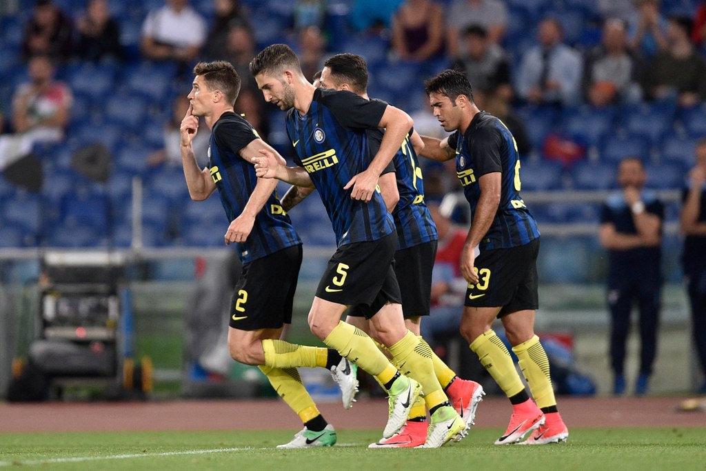 Marco Andreolli (2) of FC Internazionale Milano celebrates with his teammates after scoring during Italian Serie A soccer match between SS Lazio and FC Internazionale Milano at Stadio Olimpico in Rome, Italy on May 21, 2017. Claudio Pasquazi - AA
