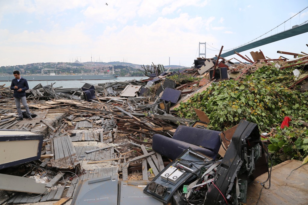 Piles of debris are left after bulldozers razed building of the famous nightclub Reina where a deadly Daesh attack occurred early on New Year’s Day, Istanbul, Turkey on May 22, 2017. Hikmet Faruk Ba?er - Anadolu Agency
