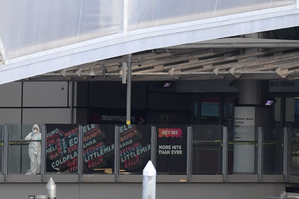 A police forensic officer stands by one of the entrances to the Manchester Arena, scene of a terror attack during a pop concert by US star Ariana Grande in Manchester, northwest England on May 23, 2017. AFP / Paul ELLIS
