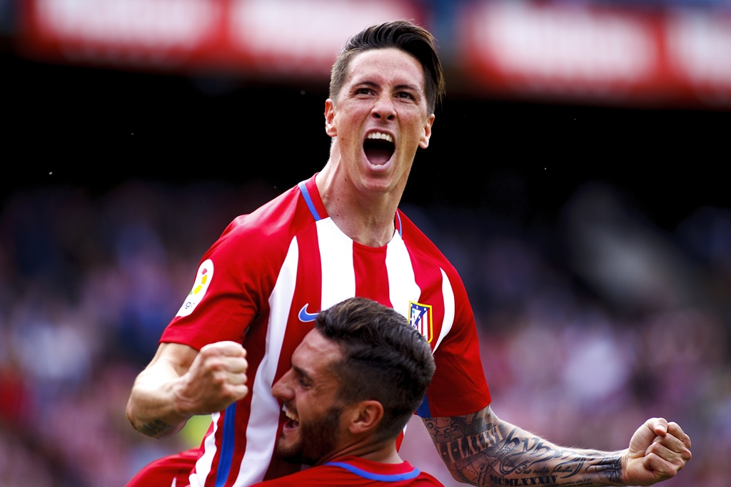 Fernando Torres (Top) and Koke Resurreccion (Bottom) of Atletico de Madrid celebrate after scoring during the La Liga match between Atletico de Madrid and Athletic de Bilbao at Vicente Calderon Stadium in Madrid on May 21, 2017. ( Guillermo Martinez - Ana