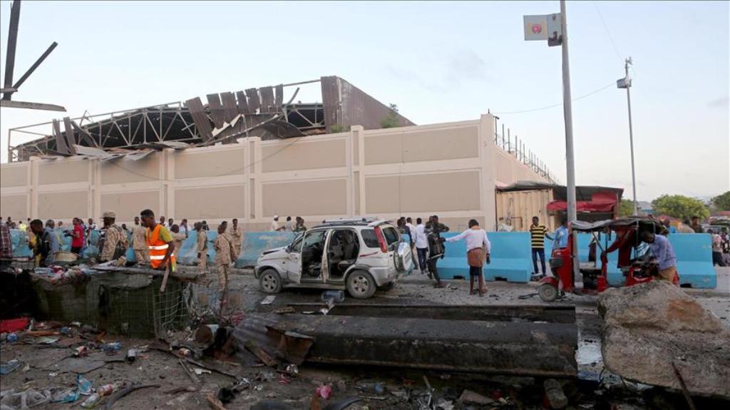 Explosion site after an attack with a bomb-laden vehicle on a restaurant in Mogadishu, Somalia on May 24, 2017. ( Sadak Mohamed - Anadolu Agency ).
