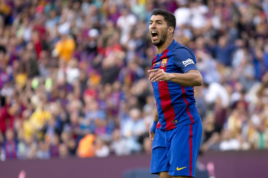Barcelona's Luis Suarez gestures during the La Liga match between the FC Barcelona and SD Eibar CF at the Camp Nou stadium in Barcelona, Spain on May 21, 2017. ( Albert Llop - Anadolu Agency )

