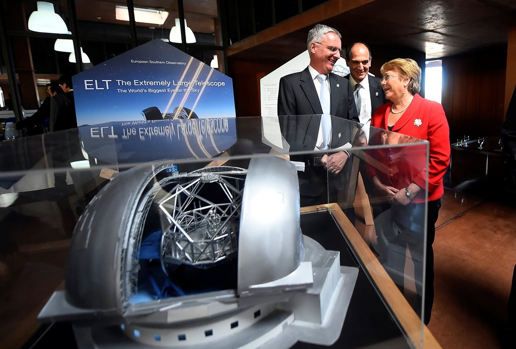 Chile's President Michelle Bachelet and Director General of the European Southern Observatory (ESO) Tim de Zeeuw (L) are seen next to a scale model of the world's largest telescope during a ceremony to inaugurate its construction in the desert of Atacama,