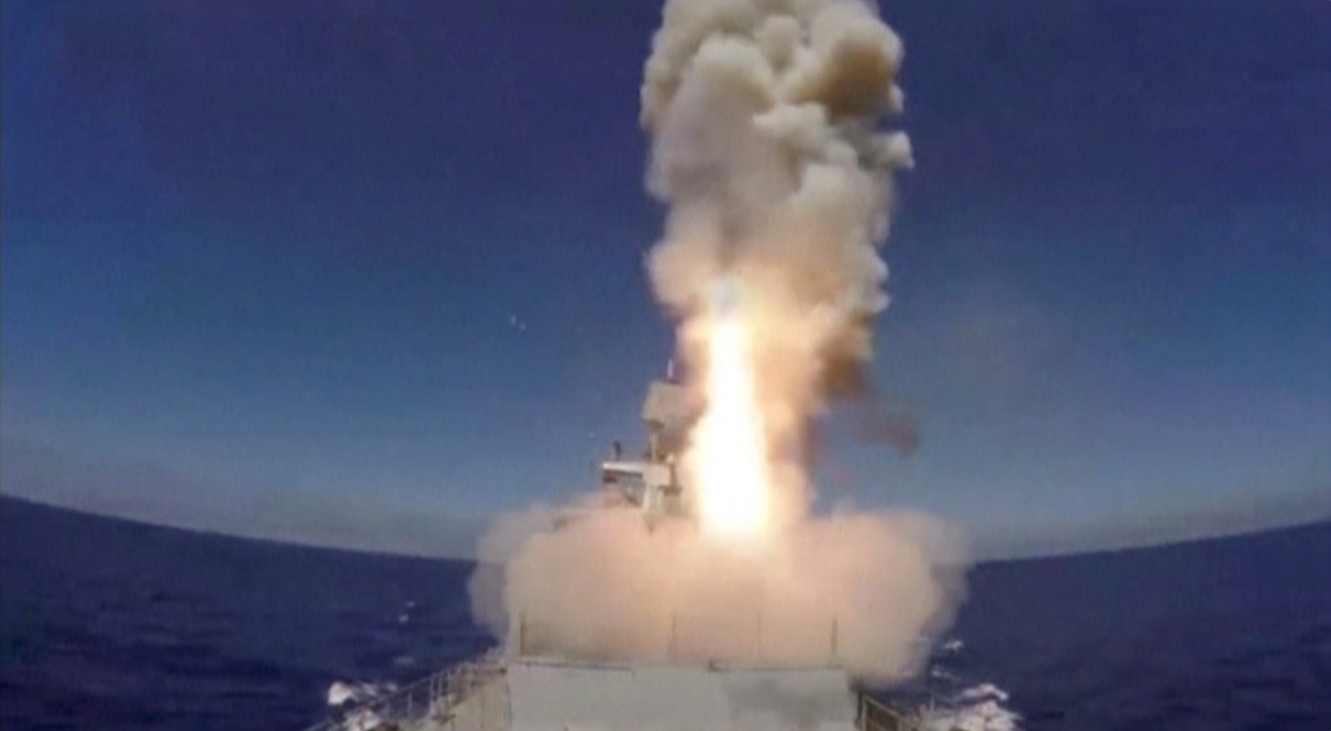 A still image taken from a video footage and released by Russia's Defence Ministry on May 31, 2017, shows a missile being fired from a Russian warship to hit, according to the Russian Defence Ministry, Islamic State targets near the Syrian city of Palmyra