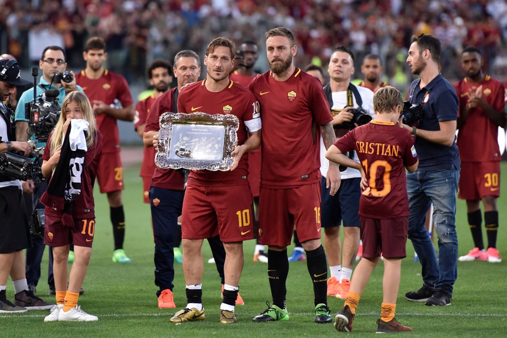 Francesco Totti (C) holds a plaquet as he poses for a photo with Daniele De Rossi (16) of A.S. Roma ahead of the Serie A Week 38 match between A.S. Roma and Genoa CFC at Stadio Olimpico in Rome, Italy on May 28, 2017.  Claudio Pasquazi - AA
