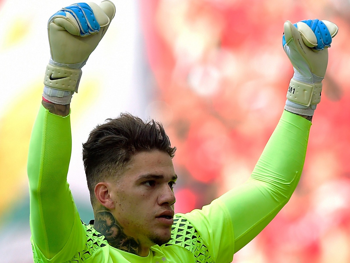  Benfica's Brazilian goalkeeper Ederson Moraes (AFP / MIGUEL RIOPA/file photo)