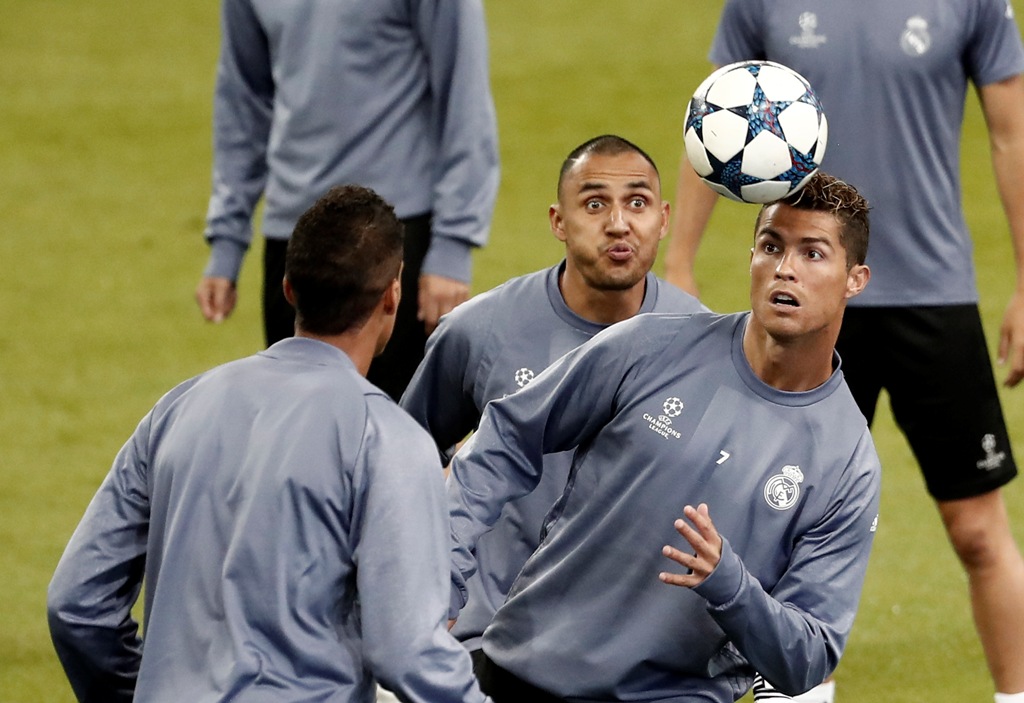 Cristiano Ronaldo (R) and Keylor Navas (C) of Real Madrid attend a training session ahead of the UEFA Champions League final football match between Juventus and Real Madrid at the National Stadium of Wales on June 3, in Cardiff, Wales on June 02, 2017. ( 