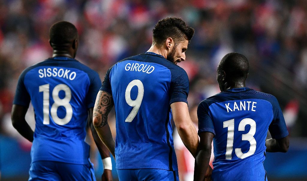 (From L) France's midfielder Moussa Sissoko, France's forward Olivier Giroud and France's midfielder N'Golo Kante react at the end of the friendly football match France vs Paraguay on June 2, 2017 at the Roazhon Park stadium in Rennes. France won 5-0. / A
