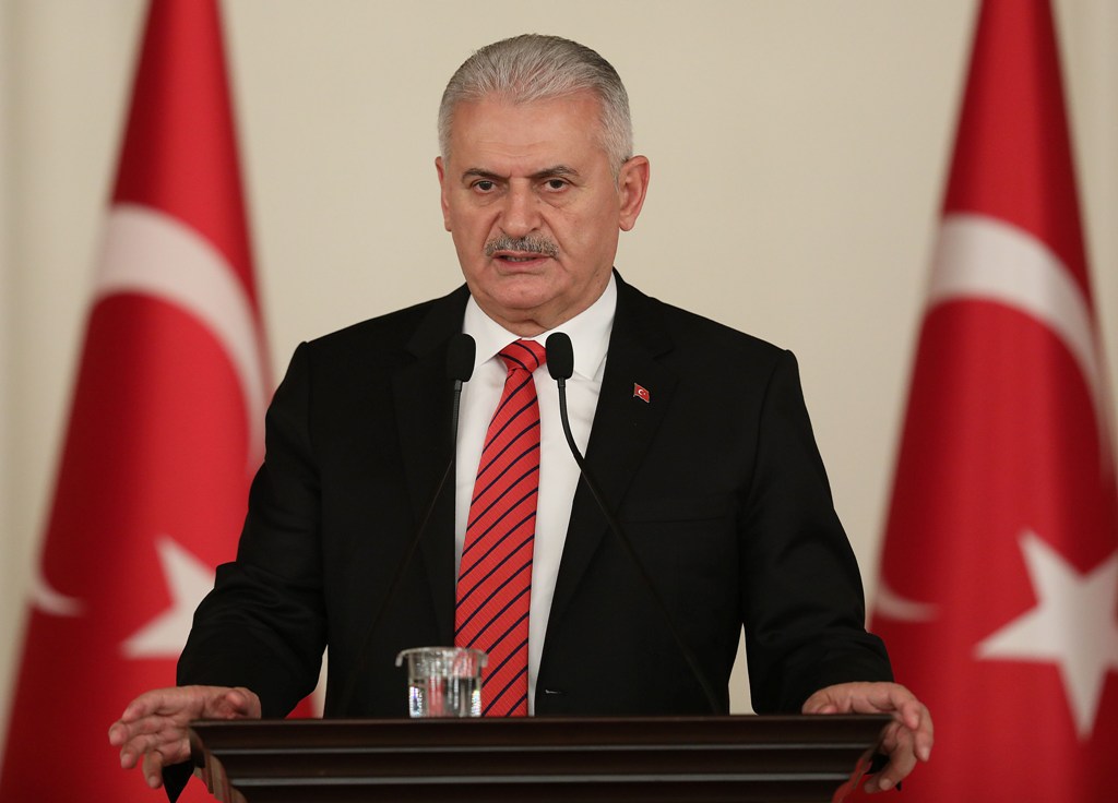 Turkish Prime Minister Binali Yildirim delivers a speech during the iftar meeting with representatives of workers, civil servants unions at Cankaya Palace in Ankara, Turkey on June 1, 2017. Turkish Prime Ministry / Mustafa Aktas / Anadolu Agency