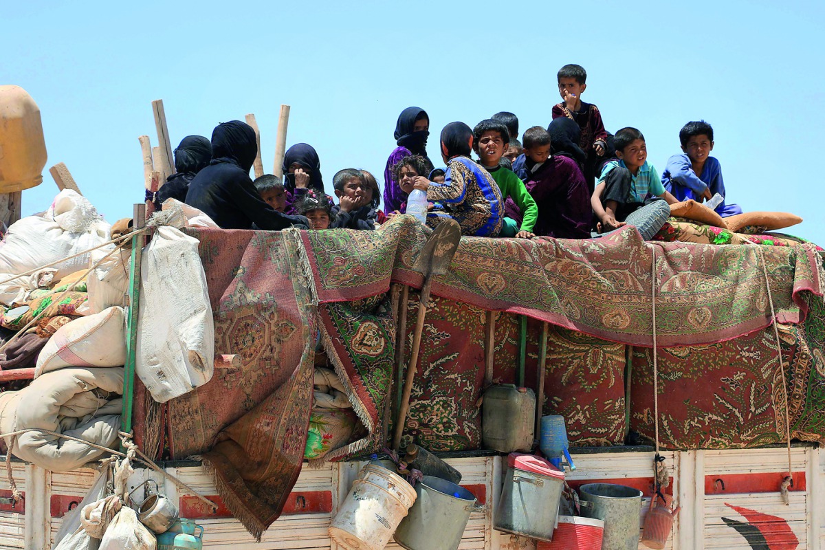 Syrians, who fled the IS stronghold of Raqqa, arrive in an area near the village of Balaban, south of Jarablus, yesterday.