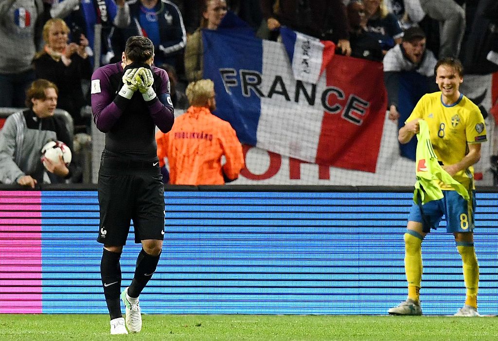 France's goalkeeper Hugo Lloris (L) reacts at the end of the FIFA World Cup 2018 qualification football match between Sweden and France in Solna, Sweden, on June 9, 2017. Sweden won the match 2-1. / AFP / FRANCK FIFE
