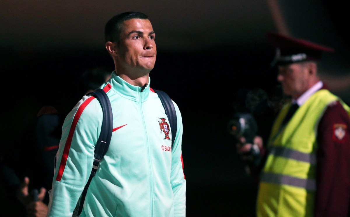Portugal national team forward Cristiano Ronaldo is seen upon the team's arrival at Kazan airport late on June 14, 2017, to take part in the 2017 FIFA Confederations Cup football tournament in Russia. (AFP / Roman Kruchinin)