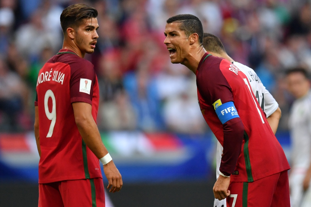 Portugal's forward Cristiano Ronaldo (R) reacts next to Portugal's forward Andre Silva during the 2017 Confederations Cup group A football match between Portugal and Mexico at the Kazan Arena in Kazan on June 18, 2017. / AFP / Yuri CORTEZ