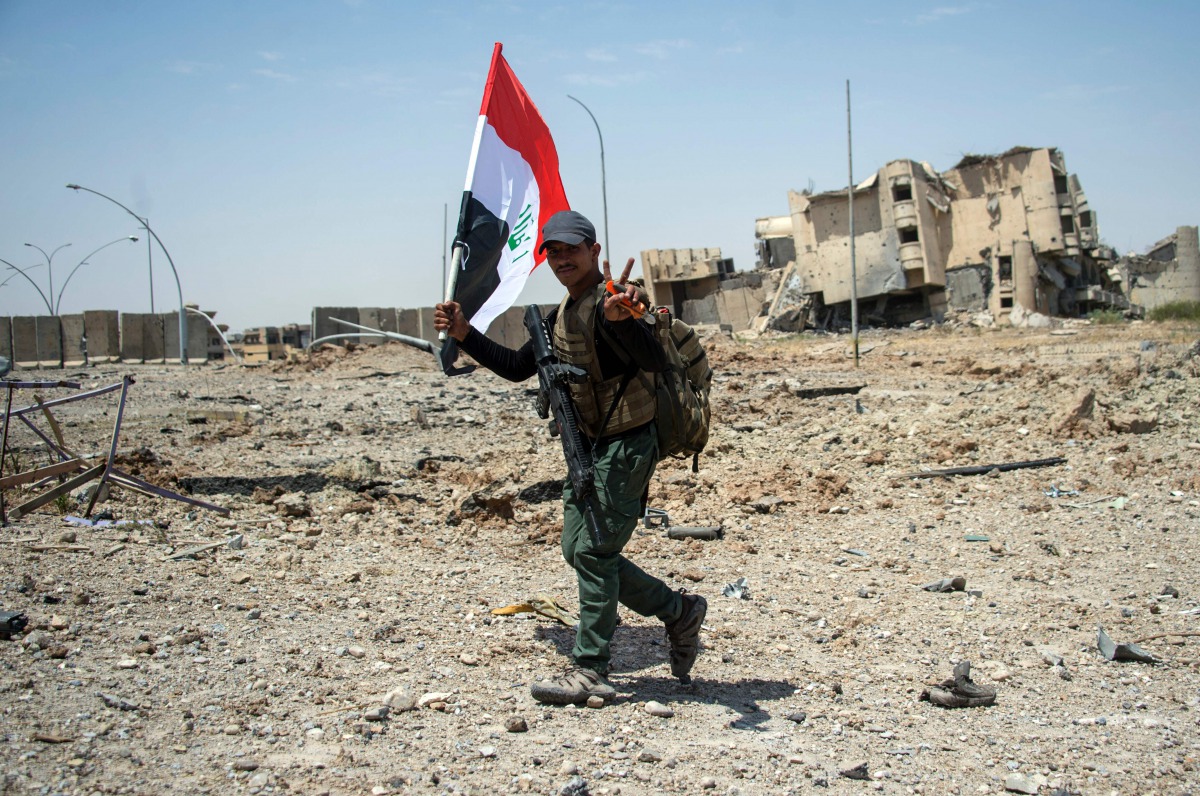 Members of Iraq's elite Rapid Response Division, patrol in the Shifa neighbourhood, on the west bank of Mosul, on July 1, 2017, where they are battling some of the last members of the Islamic State (IS) jihadist group in the city. (AFP / Fadel SENNA)
