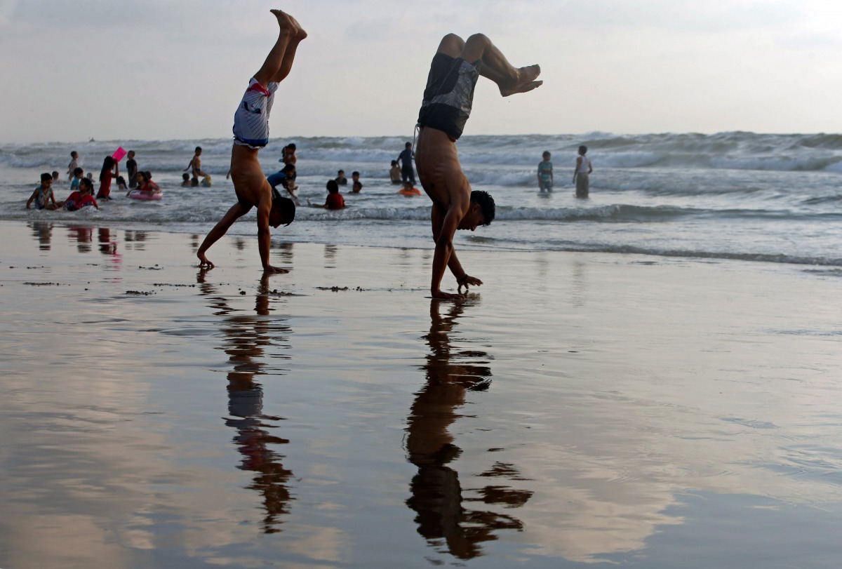 Palestinians spend time on a beach in a warm weather in Gaza City July 7, 2017. Reuters/Mohammed Salem