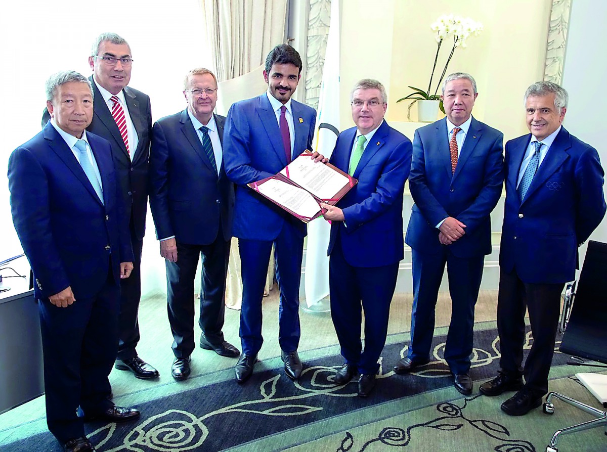 Qatar Olympic Committee (QOC) President Sheikh Joaan bin Hamad Al Thani (centre), International Olympic Committee (IOC) President Thomas Bach (third right) and the IOC Executive Board members pose for a photograph after signing an agreement yesterday. 