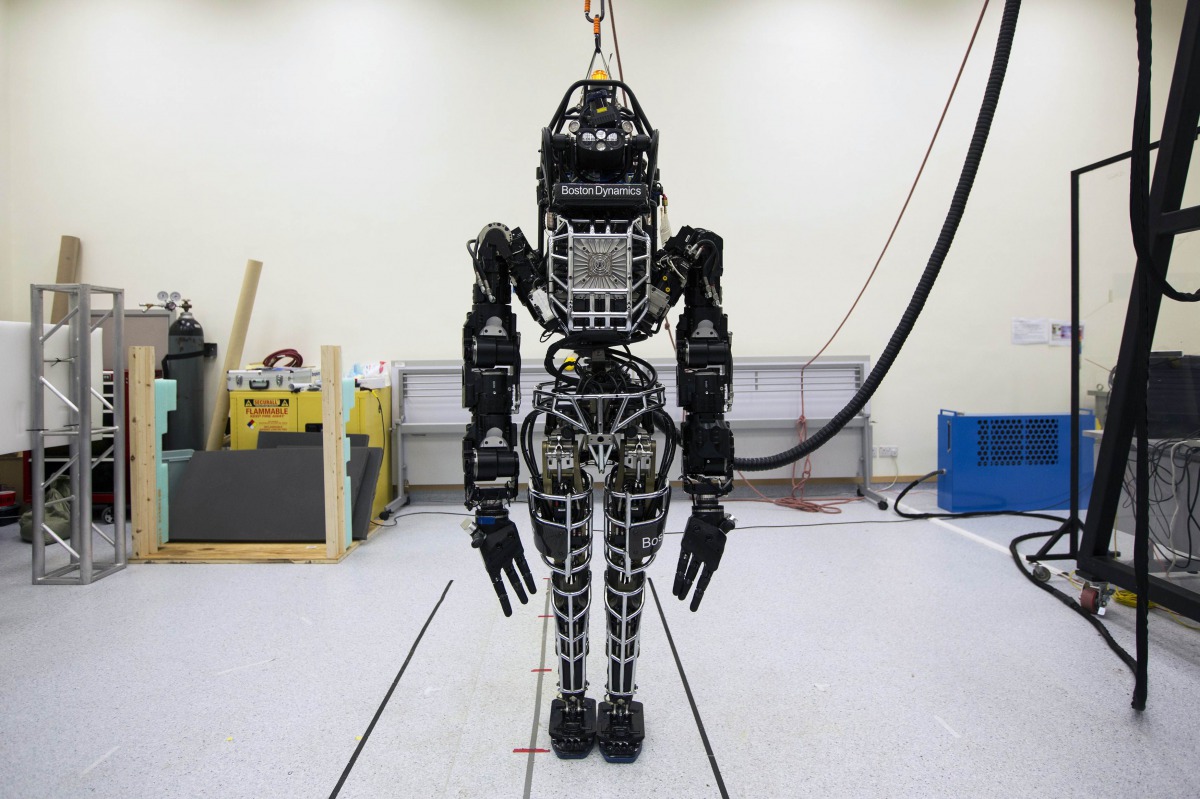 Bipedal humanoid robot Atlas. primarily developed by Boston Dynamics is presented during a news conference at the University of Hong Kong, October 17, 2013 (REUTERS / Tyrone Siu) 