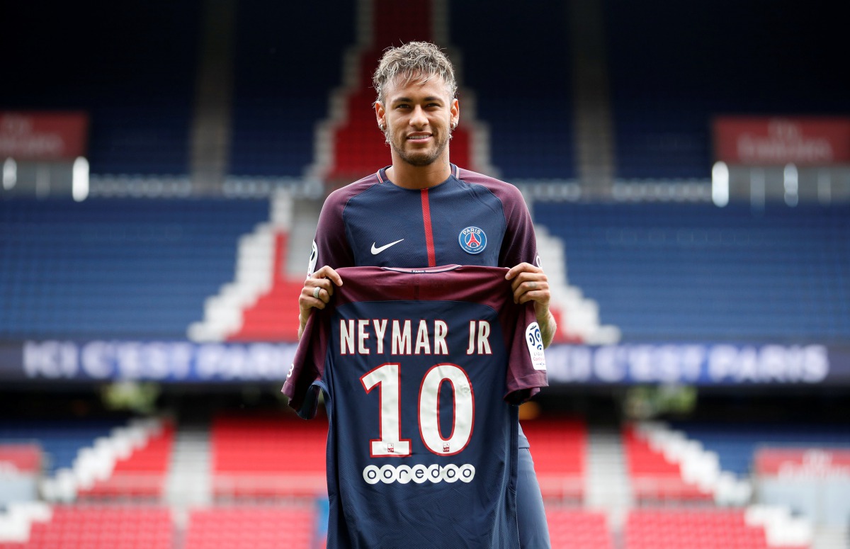 New Paris Saint-Germain signing Neymar Jr poses with the club shirt. (REUTERS/Christian Hartmann)