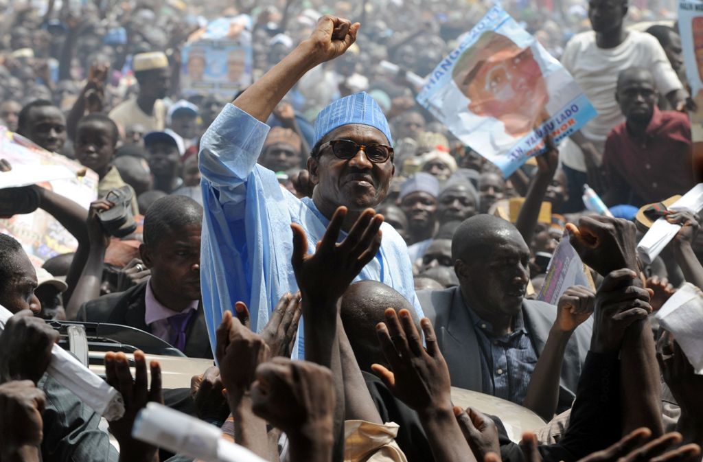 (FILES) This file photo taken on March 2, 2011 shows leading opposition presidential candidate, retired General Mohammadu Buhari raising his hand to salute the crowd shortly on arrival to flag off his presidential campaign rally in Kaduna. AFP / PIUS UTOM