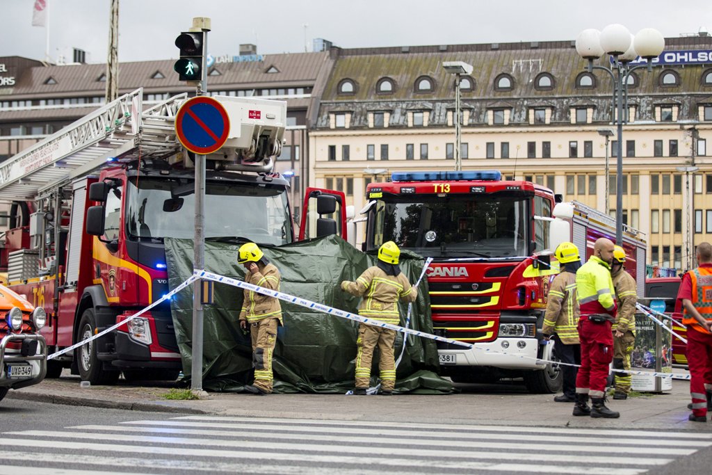 Rescue personnel cordon the place where several people were stabbed, at Turku Market Square, Finland August 18, 2017. LEHTIKUVA/Roni Lehti