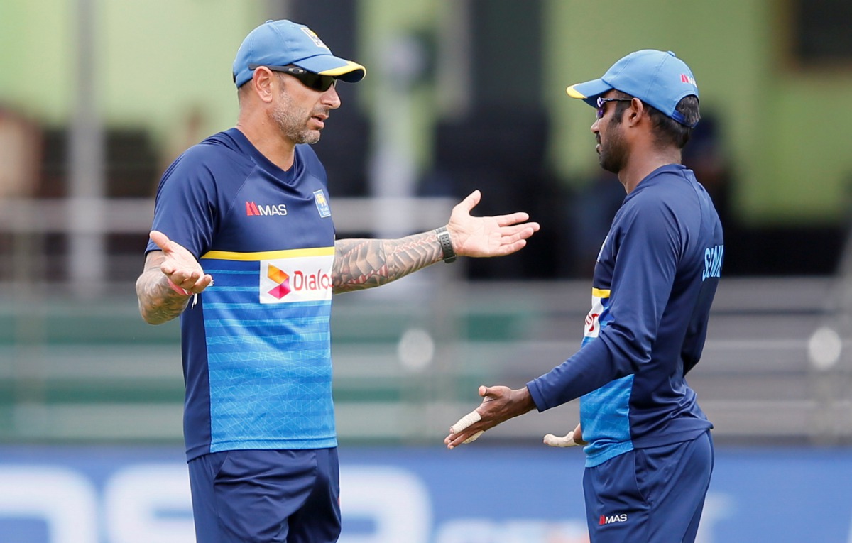 Sri Lankan cricket interim head coach Nic Pothas reacts as he talks with captain Upul Tharanga ahead of their first One Day International cricket match against India. (REUTERS/Dinuka Liyanawatte)