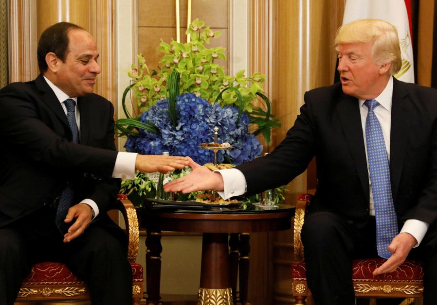 US President Donald Trump (R) meets with Egypts President Abdel Fattah al-Sisi in Riyadh, Saudi Arabia May 21, 2017.(Reuters/Jonathan Ernst)