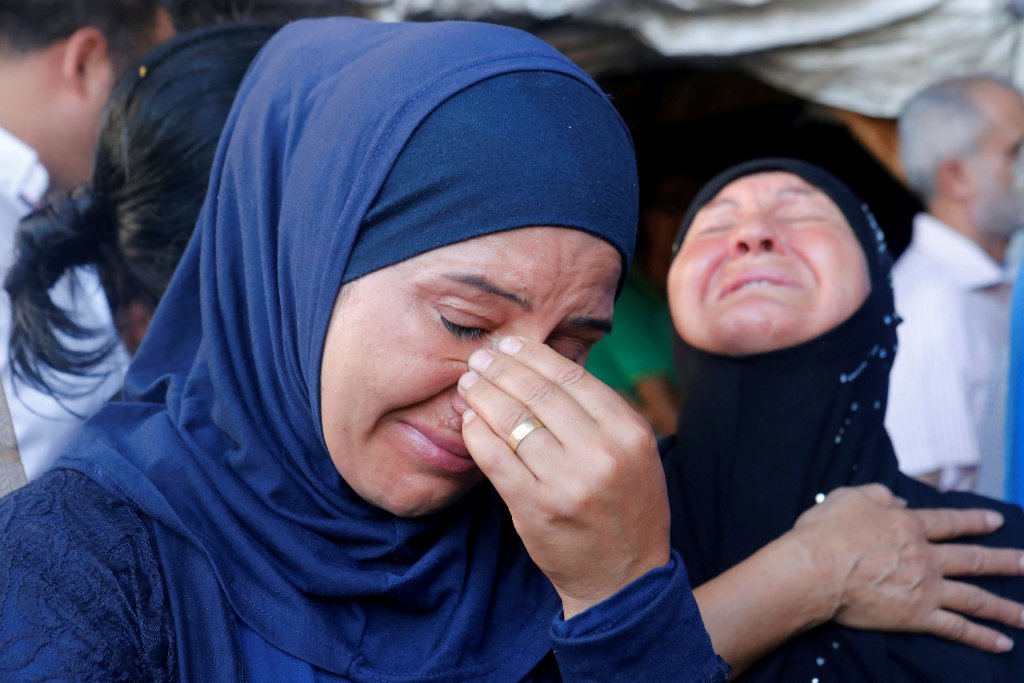 Relatives of Lebanese soldiers, who were captured by Islamist militants mourn in Beirut, Lebanon August 27, 2017. REUTERS/ Mohamed Azakir
