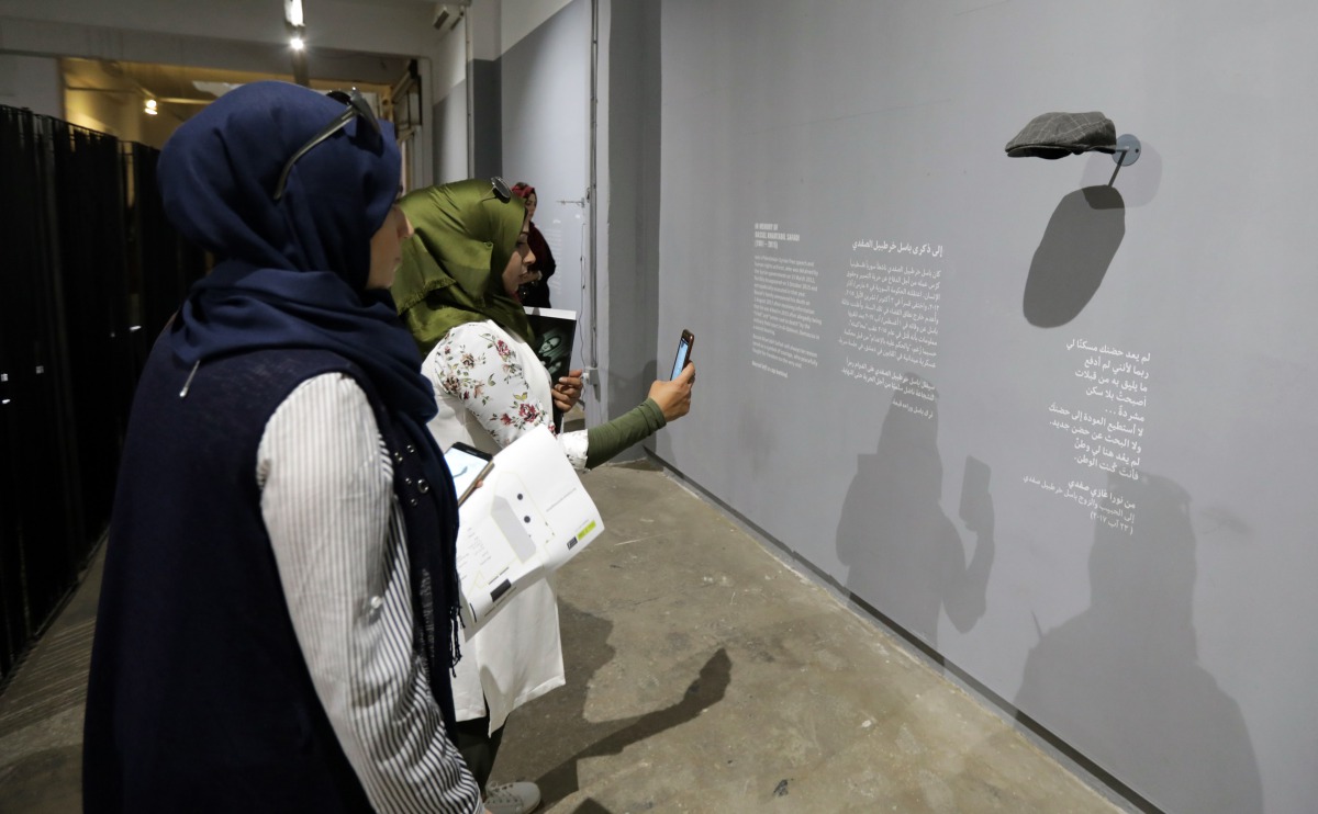 Visitors viewing the belongings of Syrians who have been detained or forcibly disappeared in regime jails on display at an exhibition by Amnesty International in the Lebanese capital Beirut on August 30, 2017.  AFP / Anwar Amro