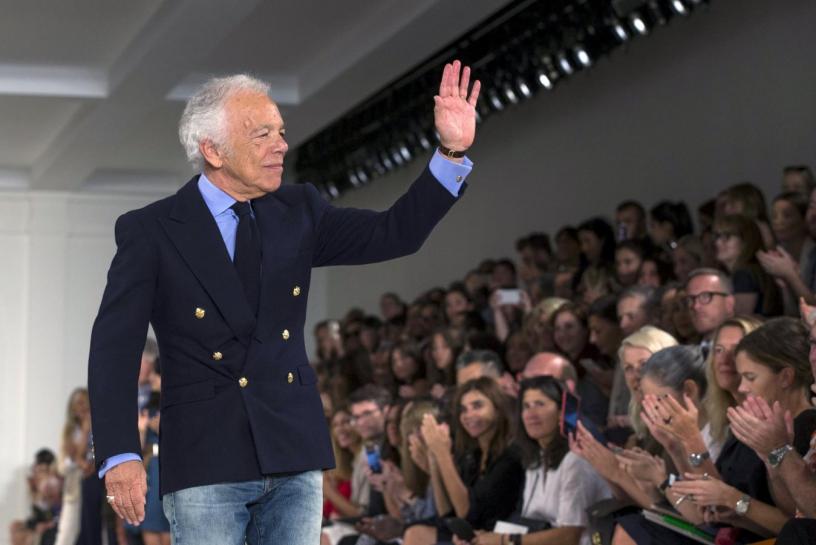 FILE PHOTO: Designer Ralph Lauren greets the crowd after presenting his Spring Summer 2016 collection during New York Fashion Week in New York, September 17, 2015 (REUTERS / Lucas Jackson) 
