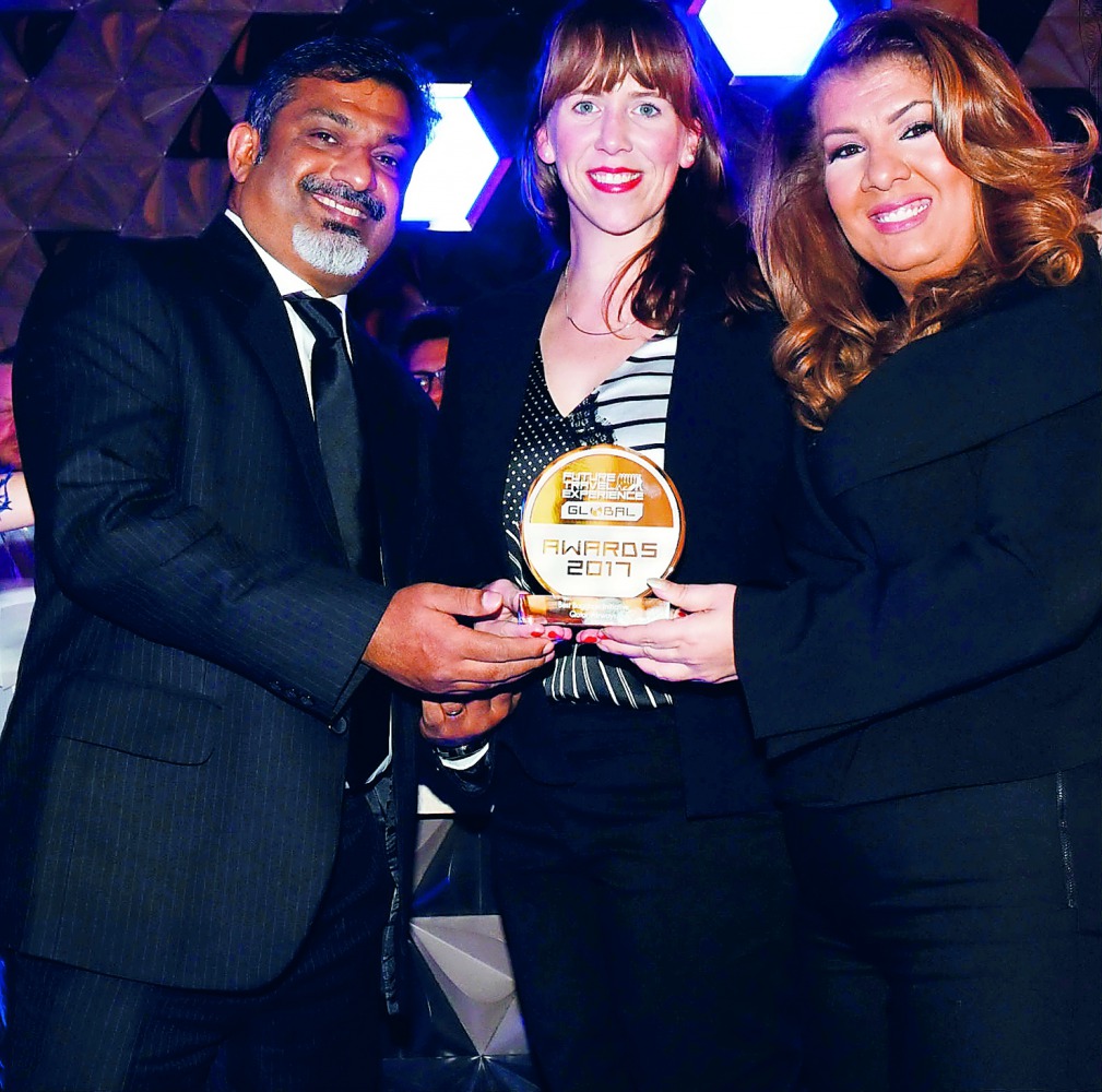 Airline Passenger Experience Association (APEX) Chief Executive Officer, Joe Leader, presenting one of the prestigious awards.