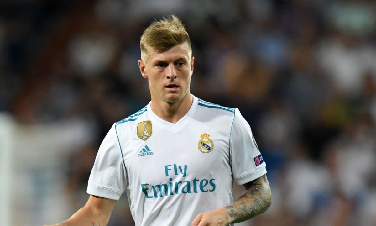 Toni Kroos controls the ball during the UEFA Champions League football match Real Madrid CF vs APOEL FC at the Santiago Bernabeu stadium in Madrid on September 13, 2017. / AFP / GABRIEL BOUYS
