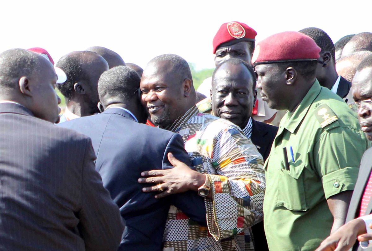 FILE PHOTO: South Sudan rebel leader Riek Machar is greeted upon arrival at Juba International Airport, April 26, 2016. (Phillip Dhil / EPA)