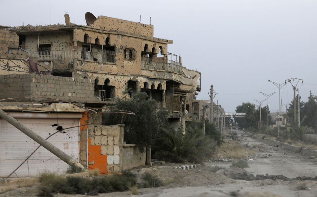 A general view of destruction in the eastern Syrian city of Deir Ezzor on September 20, 2017 as Syrian government forces continue to press forward with Russian air cover in the offensive against Islamic State group jihadists across the province. AFP / LOU
