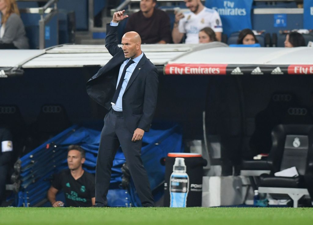 Real Madrid's coach from France Zinedine Zidane gestures during the Spanish league football match Real Madrid CF against Real Betis at the Santiago Bernabeu stadium in Madrid on September 20, 2017. / AFP / GABRIEL BOUYS

