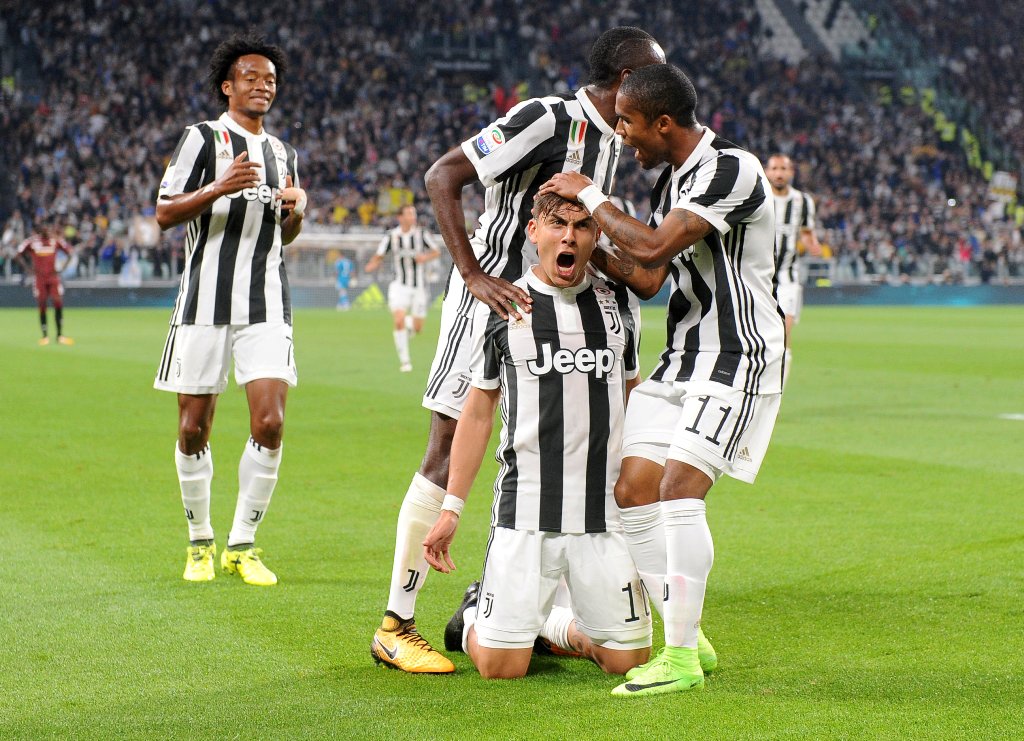 Juventus’ Paulo Dybala celebrates scoring their first goal with Blaise Matuidi, Douglas Costa and Juan Cuadrado REUTERS/Massimo Pinca 