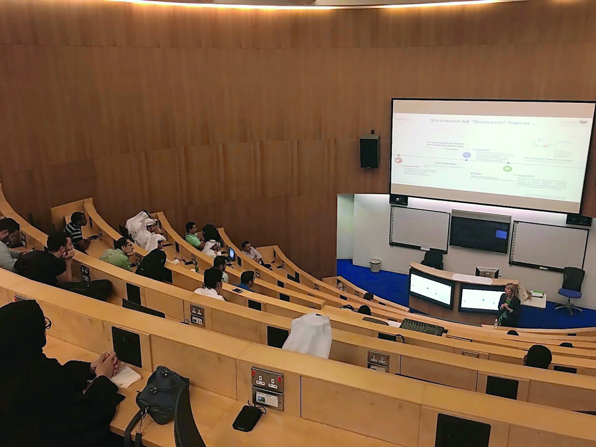 An expert speaks on sustainability at HBKU. 