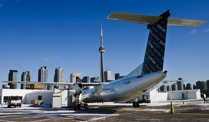 A Porter Airlines Bombardier Q400 turboprop aircraft is seen in Toronto February 23, 2009. Reuters/Mark Blinch