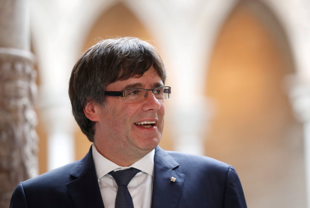 Catalan President Carles Puigdemont meets with members of the Independent Comission for Mediation and Dialogue, at the Palau de la Generalitat, the regional government headquarters in Barcelona, Spain, October 6, 2017. REUTERS/Yves Herman
