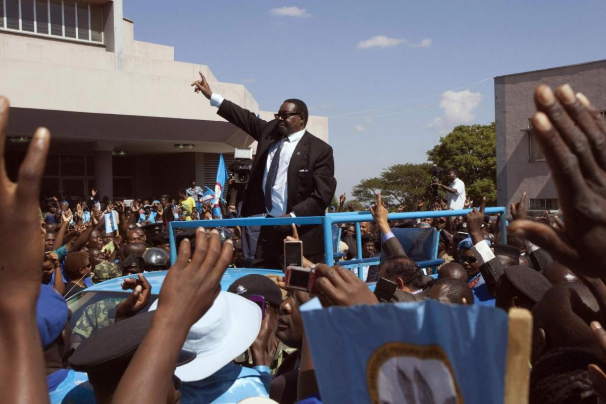 Malawi's President Peter Mutharika of the Democratic Progressive Party waves to supporters after he was sworn in in Blantyre May 31, 2014. Reuters/Eldson Chagara


