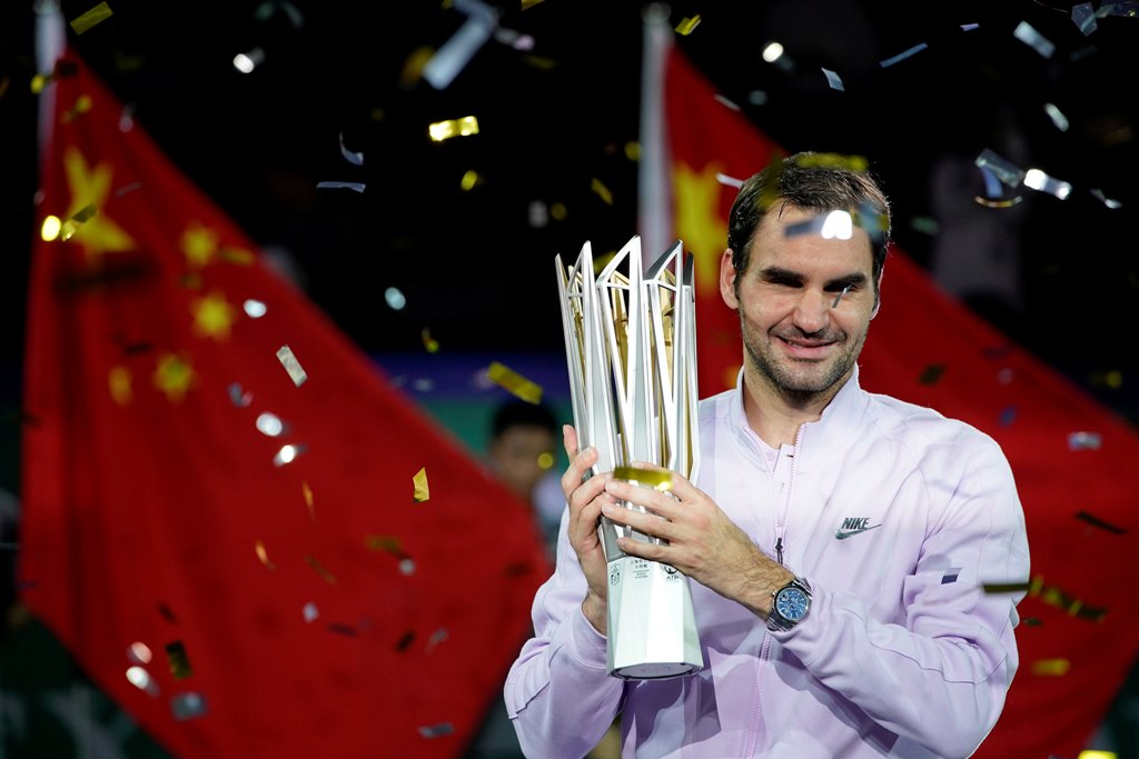 Roger Federer of Switzerland lifts the trophy after winning against Rafael Nadal of Spain. REUTERS/Aly Song
