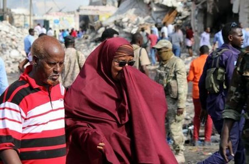A Somali woman mourns at the scene of an explosion in KM4 street in the Hodan district of Mogadishu, Somalia October 15, 2017. REUTERS/Feisal Omar.