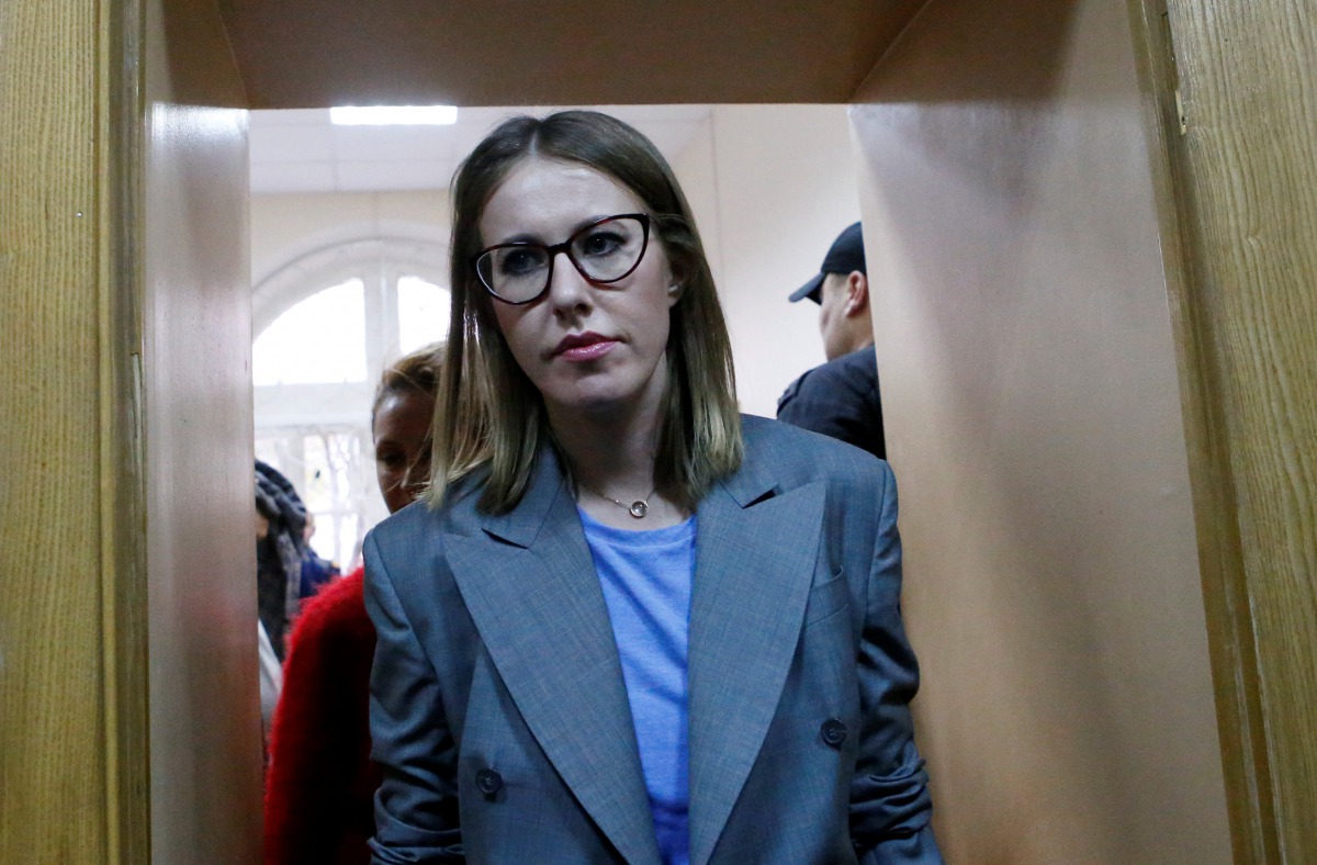 Russian TV personality Ksenia Sobchak arrives for a trial of Russian theatre director Kirill Serebrennikov, who was accused of embezzling state funds and placed under house arrest, in Moscow, Russia October 17, 2017.  Reuters/Sergei Karpukhin