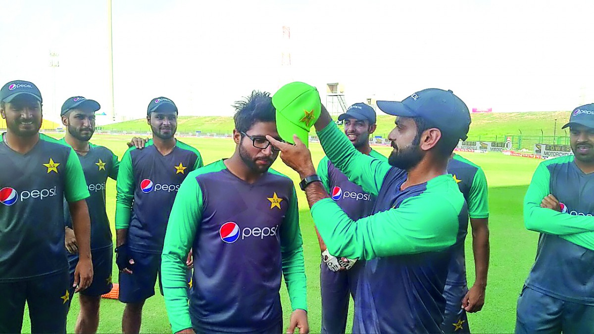 Imam-ul-Haq (left) receiving the Pakistan’s ODI cap from senior team-mate Muhammad Hafeez on Wednesday in Dubai.  