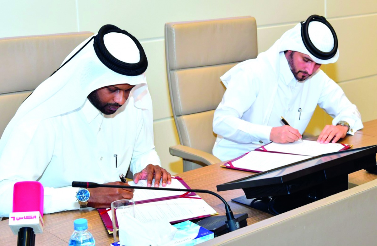 QU Student Services and Activities Director Abdulla Al Yafei and QPA Vice-President Abdulrahman Al Kuwari signing the MoU yesterday.