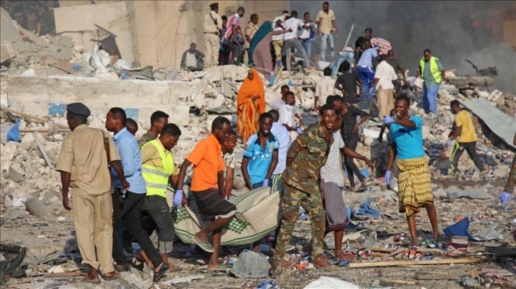 People carry bomb attack victims from the scene in the capital Mogadishu, Somalia on October 14, 2017. Sadak Mohamed - AA