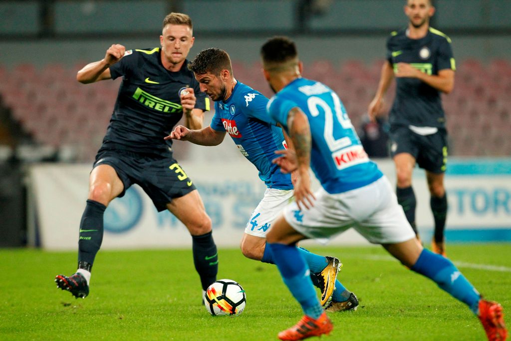 Napoli's Belgian striker Dries Mertens (2nd-L) fights for the ball with Inter Milan's Slovak defender Milan Skriniar (1st-L) during the Italian Serie A football match SSC Napoli vs FC Internazionale Milano on October 21 2017 at the San Paolo Stadium. / AF